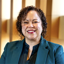 Dr. Ana Tavares